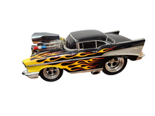 Load image into Gallery viewer, 1:18 1957 Chevrolet Bel Air Diecast Collectable Car
