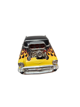 Load image into Gallery viewer, 1:18 1957 Chevrolet Bel Air Diecast Collectable Car

