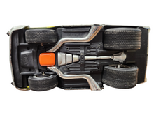 Load image into Gallery viewer, 1:18 1957 Chevrolet Bel Air Diecast Collectable Car
