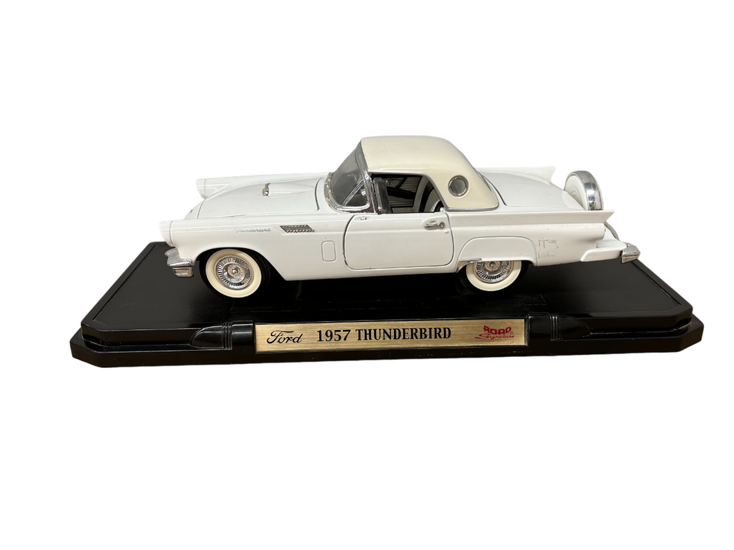 ROAD Signature Ford 1957 Thunderbird 1:18 Model Car