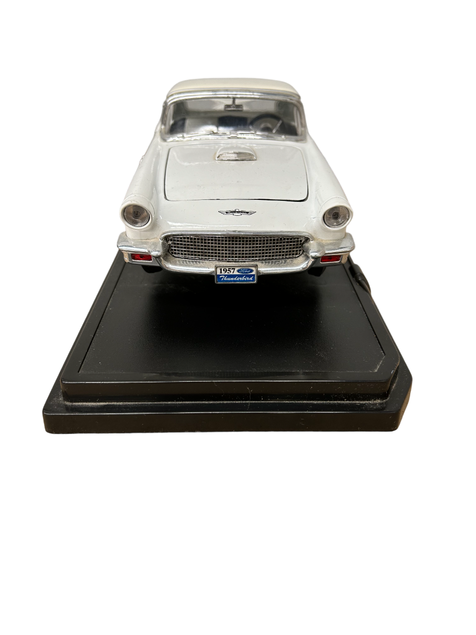 ROAD Signature Ford 1957 Thunderbird 1:18 Model Car