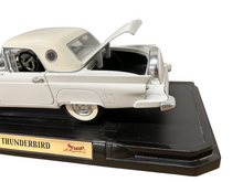 Load image into Gallery viewer, ROAD Signature Ford 1957 Thunderbird 1:18 Model Car
