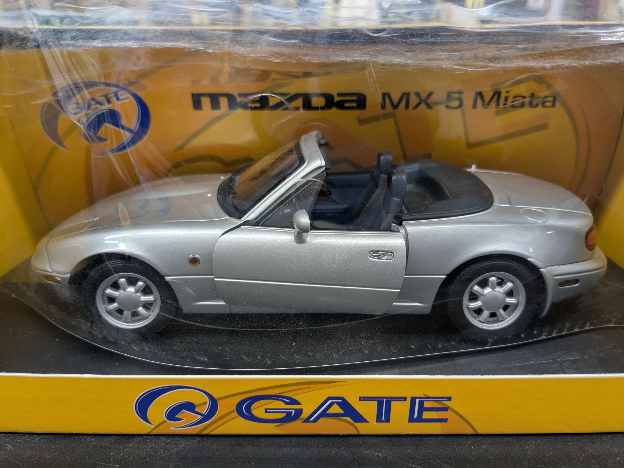 GATE製 Mazda MX-5 Miata NAロードスター 1/18スケール GATE製 Mazda MX-5 Miata NAロードスター 1/18スケール