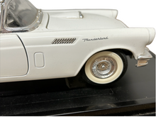 Load image into Gallery viewer, ROAD Signature Ford 1957 Thunderbird 1:18 Model Car
