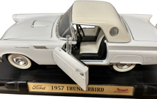 Load image into Gallery viewer, ROAD Signature Ford 1957 Thunderbird 1:18 Model Car
